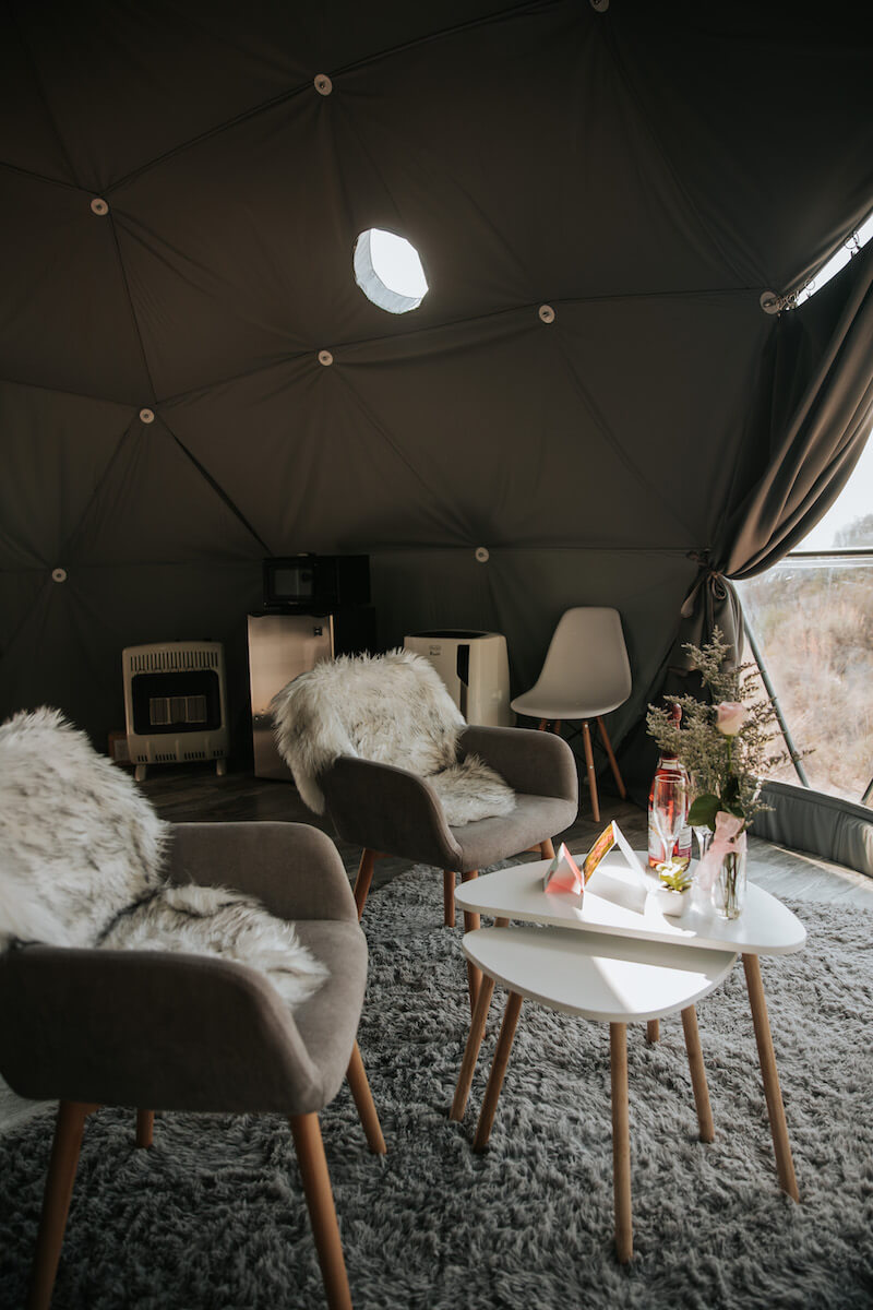 interiér glamping stanu